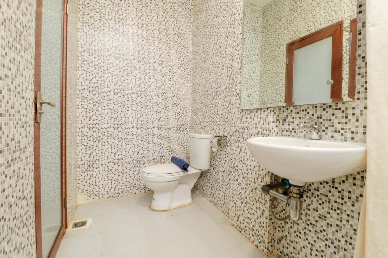 Blitz Hotel Batam Near Sultan Mahmud Ri'Ayat Shah Sekupang Esterno foto