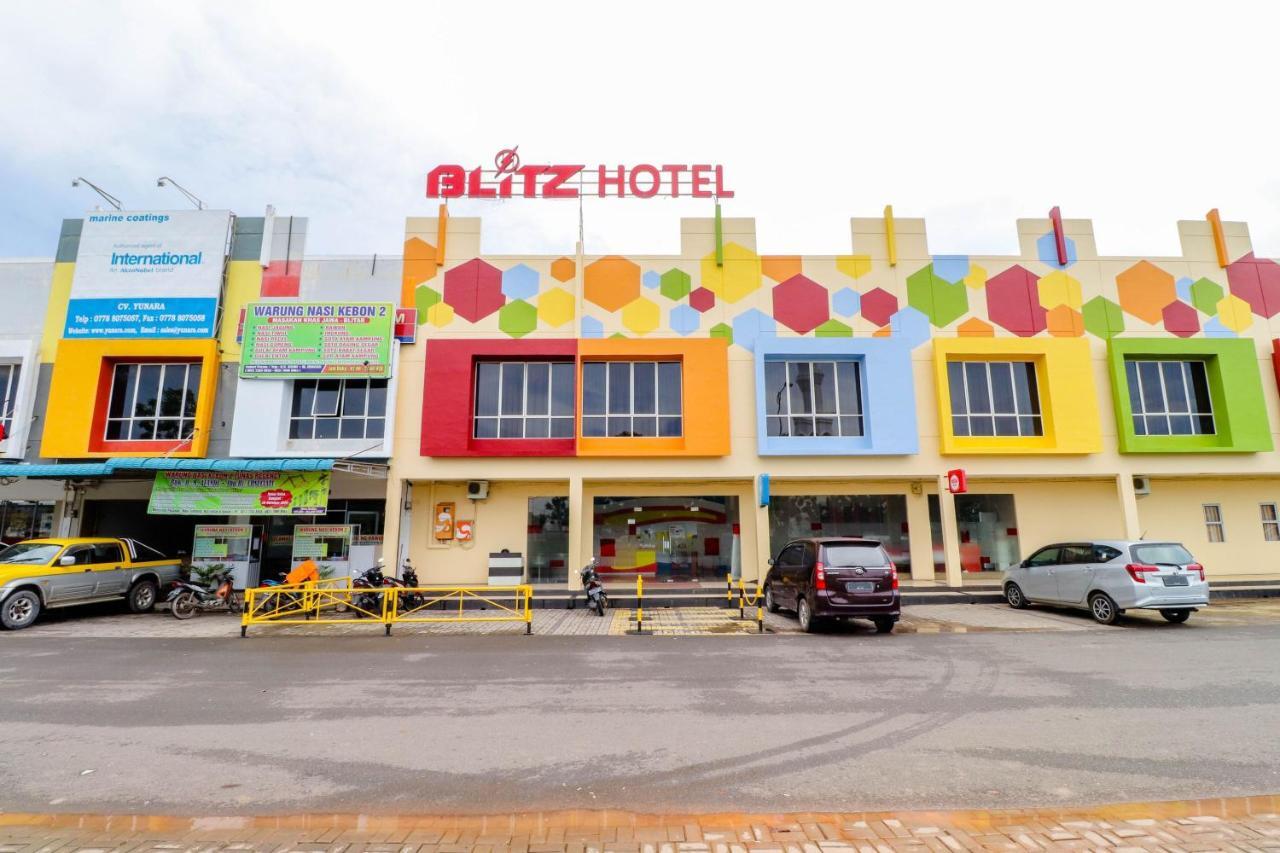 Blitz Hotel Batam Near Sultan Mahmud Ri'Ayat Shah Sekupang Esterno foto