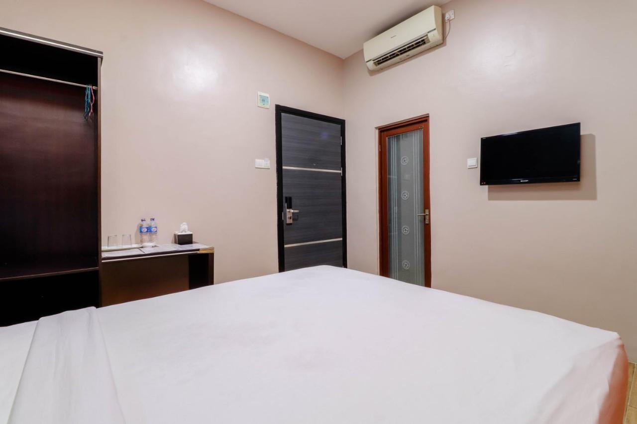 Blitz Hotel Batam Near Sultan Mahmud Ri'Ayat Shah Sekupang Esterno foto