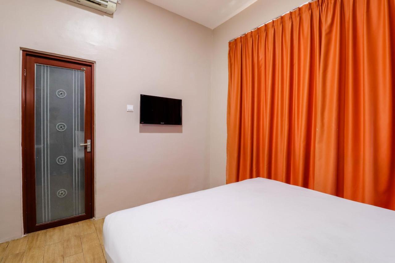 Blitz Hotel Batam Near Sultan Mahmud Ri'Ayat Shah Sekupang Esterno foto